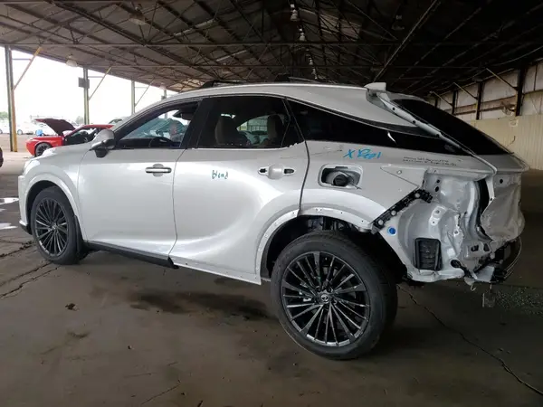 2T2BBMCA8SC076794 2025 LEXUS RX - Image 2