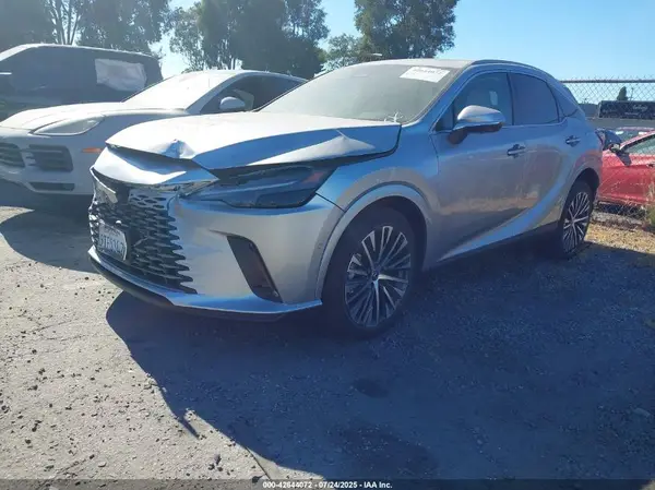2T2BBMCA8SC084121 2025 LEXUS RX - Image 2