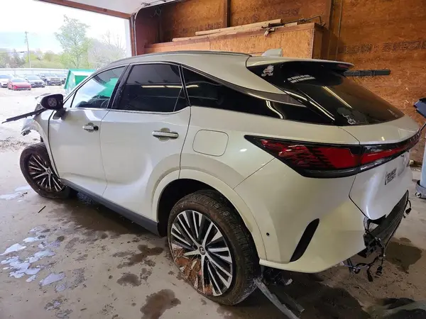 2T2BBMCA8SC104514 2025 LEXUS RX - Image 2