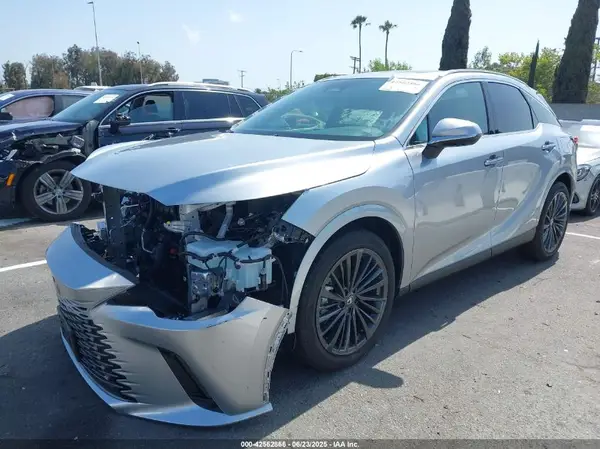 2T2BBMCA9SC072043 2025 LEXUS RX - Image 2