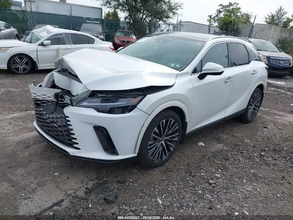 2T2BBMCA9SC074035 2025 LEXUS RX - Image 2