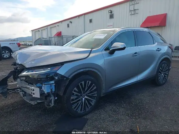 2T2BBMCAXPC003143 2023 LEXUS RX - Image 2