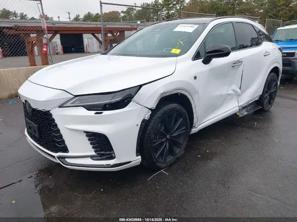 2T2BCMEA7PC006155 2023 LEXUS RX - Image 2