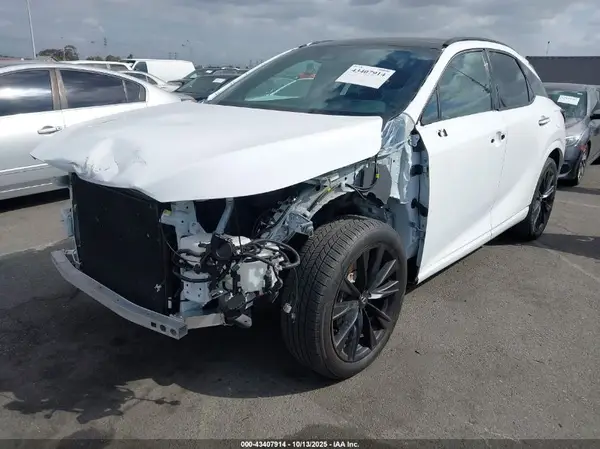 2T2BCMEA8PC007816 2023 LEXUS RX - Image 2