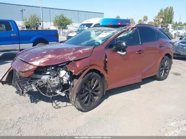 2T2BCMEA8SC022082 2025 LEXUS RX - Image 2