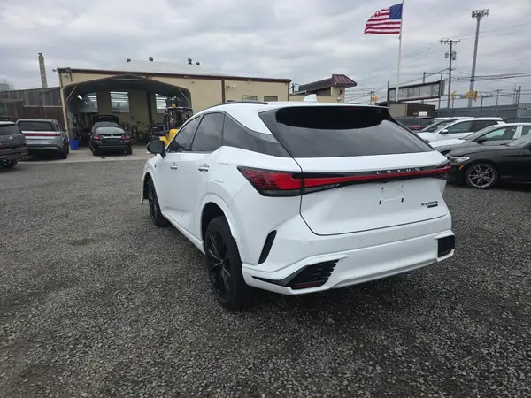 2T2BCMEA9RC016091 2024 LEXUS RX - Image 2