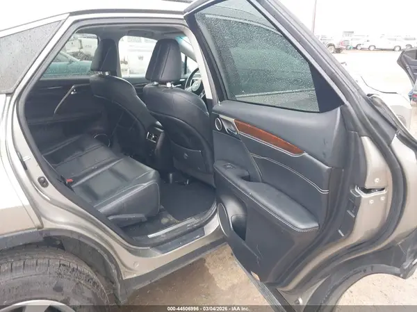 2T2BZMCA0JC140627 2018 LEXUS RX - Image 8