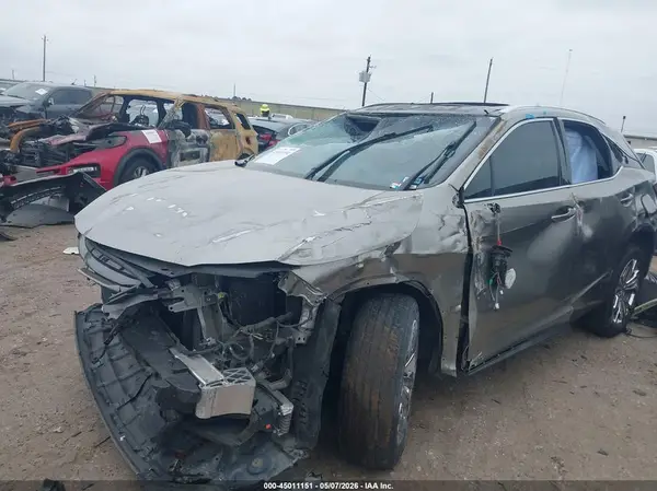 2T2BZMCA9JC152064 2018 LEXUS RX - Image 2