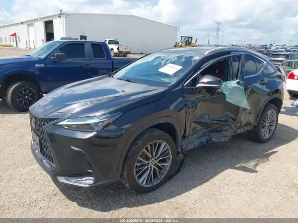 2T2GGCEZ5NC011765 2022 LEXUS NX - Image 2