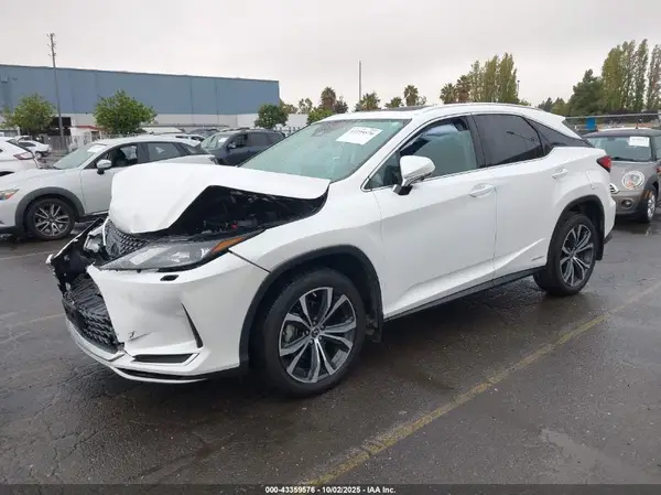 2T2HGMDA7NC077658 2022 LEXUS RX - Image 2