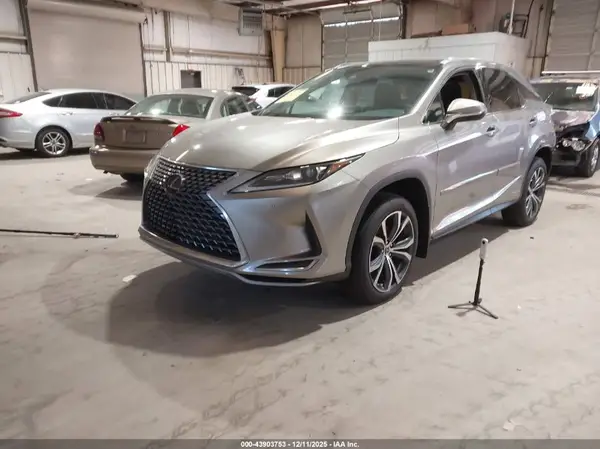 2T2HGMDAXMC061758 2021 LEXUS RX - Image 2