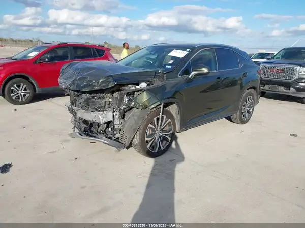 2T2HZMAA2NC224967 2022 LEXUS RX - Image 2