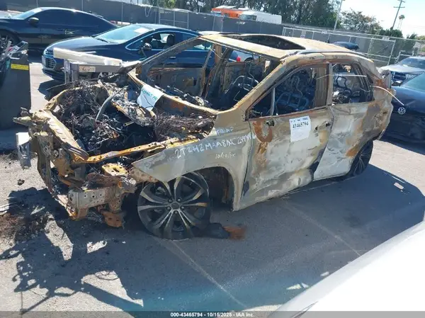 2T2HZMAA8NC244446 2022 LEXUS RX - Image 2