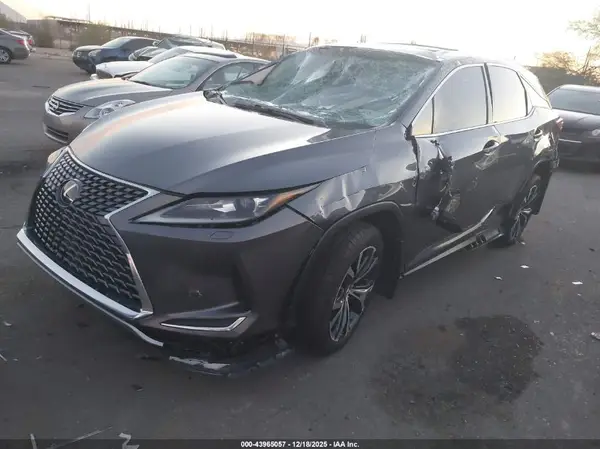 2T2HZMDA2NC330301 2022 LEXUS RX - Image 2