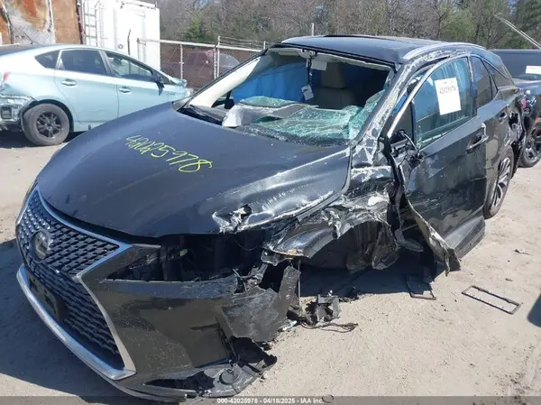 2T2HZMDA6NC353726 2022 LEXUS RX - Image 2