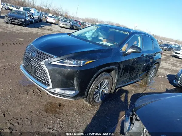 2T2HZMDA8NC345739 2022 LEXUS RX - Image 2