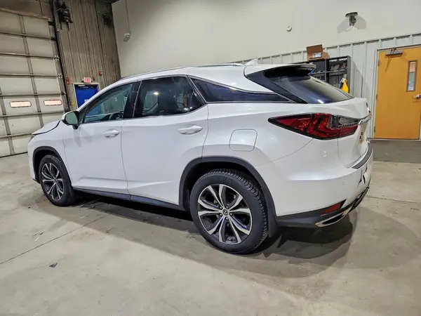 2T2HZMDA8NC350195 2022 LEXUS RX - Image 2