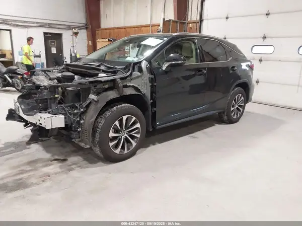 2T2HZMDAXMC260139 2021 LEXUS RX - Image 2