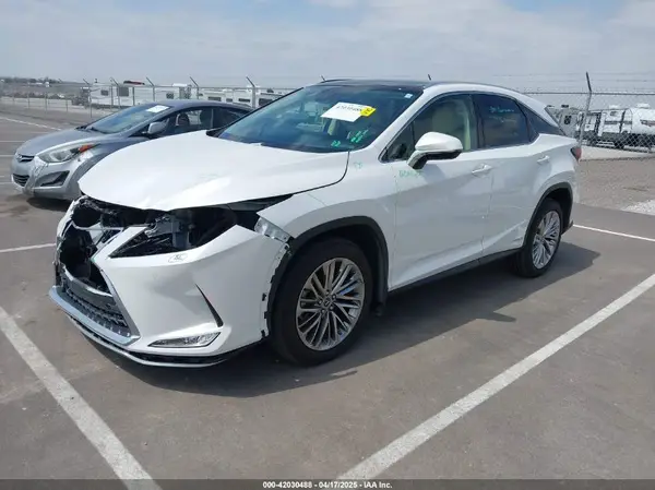 2T2JGMDA1NC076975 2022 LEXUS RX - Image 2