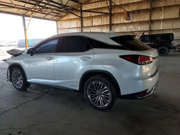 2T2JGMDA2NC077651 2022 LEXUS RX - Image 2