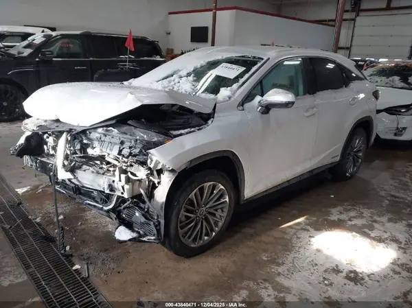 2T2JGMDA6NC079404 2022 LEXUS RX - Image 2