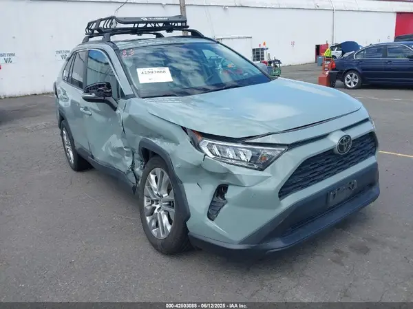 2T3A1RFV0KC011797 2019 TOYOTA RAV 4 - Image 1