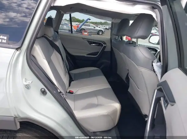 2T3A1RFV0KC011797 2019 TOYOTA RAV 4 - Image 8