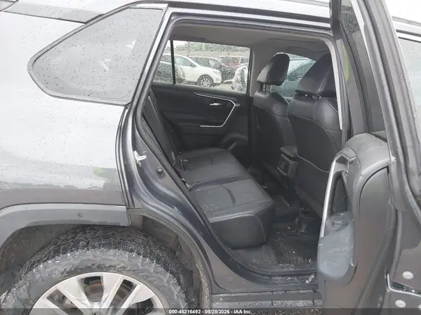 2019 TOYOTA RAV 4 auction photo 8