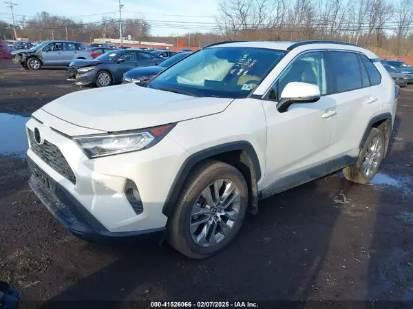 2T3A1RFV2MW217009 2021 TOYOTA RAV 4 - Image 2