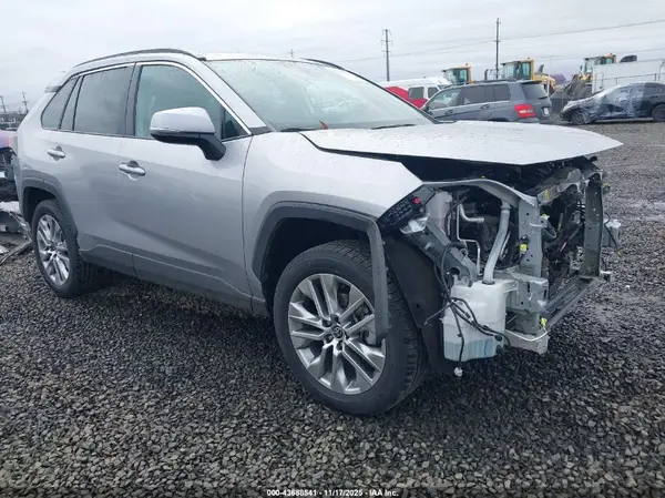 2T3A1RFV2NC290044 2022 TOYOTA RAV 4 - Image 1