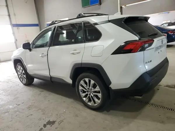 2T3A1RFV4MW213219 2021 TOYOTA RAV 4 - Image 2