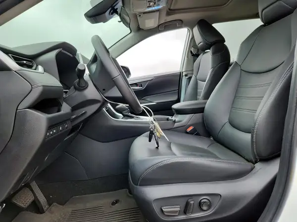 2025 TOYOTA RAV 4 auction photo 7