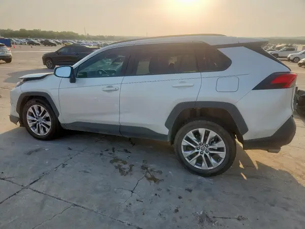 2T3A1RFV7NW267132 2022 TOYOTA RAV 4 - Image 2