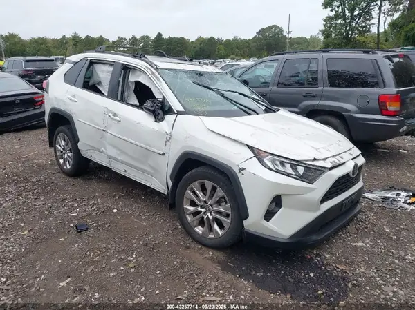 2T3A1RFV8MW227754 2021 TOYOTA RAV 4 - Image 1