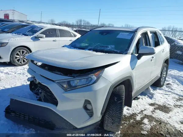 2T3A1RFV9MW150778 2021 TOYOTA RAV 4 - Image 2