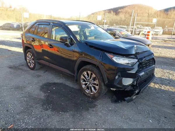 2T3A1RFVXMC256058 2021 TOYOTA RAV 4 - Image 1