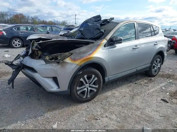 2T3BFREV1JW700784 2018 TOYOTA RAV 4 - Image 2