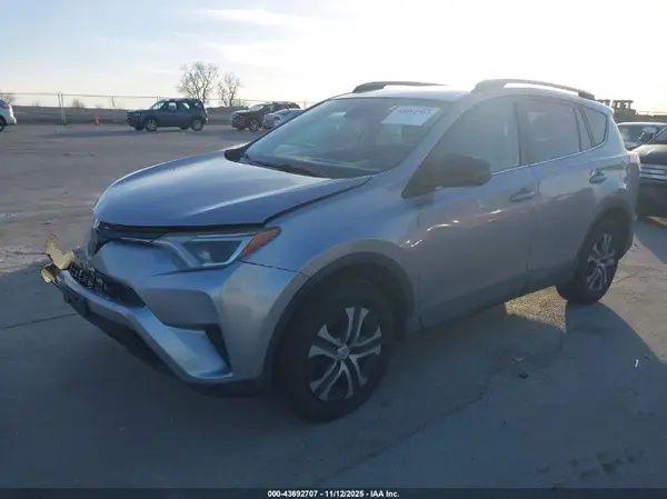 2T3BFREV2HW573182 2017 TOYOTA RAV 4 - Image 2