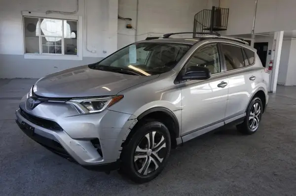 2T3BFREV2JW703063 2018 TOYOTA RAV 4 - Image 2