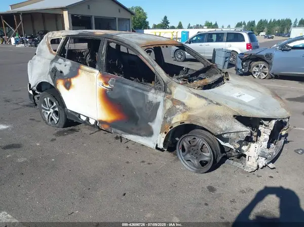 2T3BFREV2JW713205 2018 TOYOTA RAV 4 - Image 1