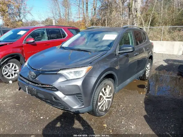 2T3BFREV4HW657035 2017 TOYOTA RAV 4 - Image 2