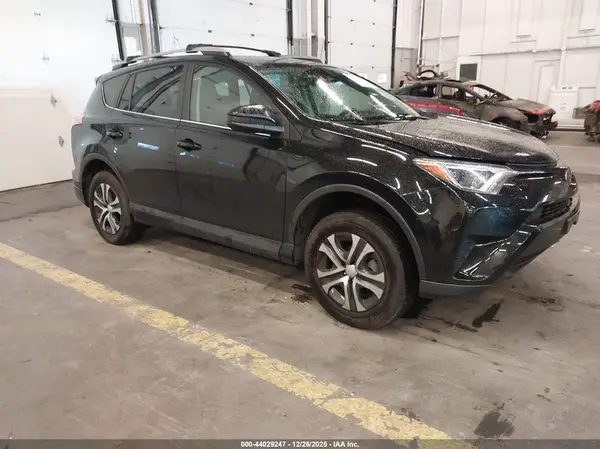 2T3BFREV4HW695901 2017 TOYOTA RAV 4 - Image 1