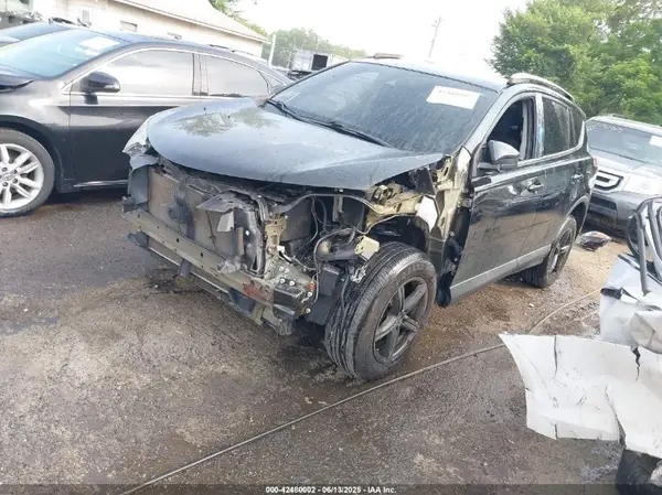 2T3BFREV4JW713108 2018 TOYOTA RAV 4 - Image 2
