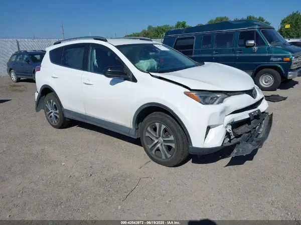 2T3BFREV8HW656874 2017 TOYOTA RAV 4 - Image 1