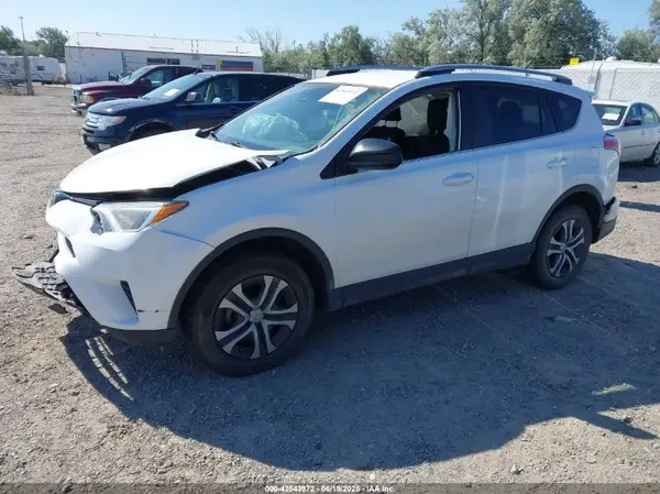 2T3BFREV8HW656874 2017 TOYOTA RAV 4 - Image 2