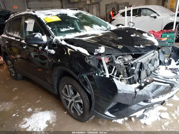2T3BFREVXJW733914 2018 TOYOTA RAV 4 - Image 1
