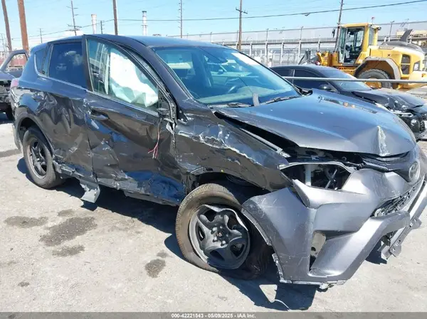 2T3BFREVXJW751670 2018 TOYOTA RAV 4 - Image 1