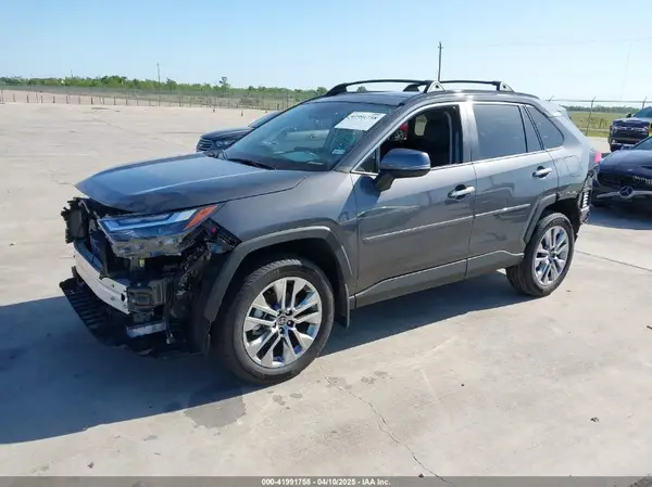 2T3C1RFV0RW342137 2024 TOYOTA RAV 4 - Image 2