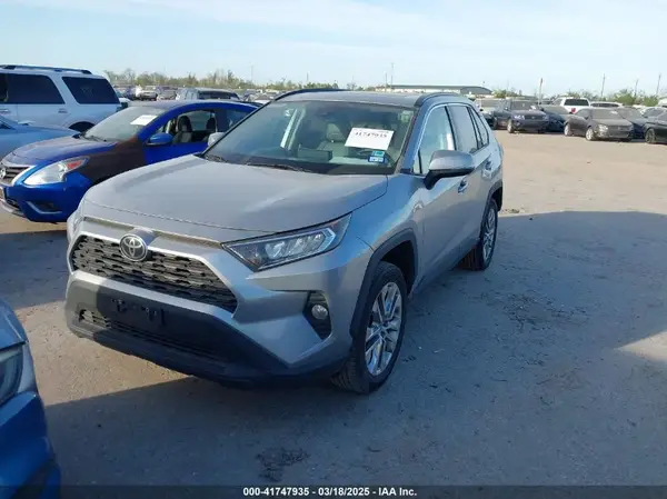 2T3C1RFV1MC142071 2021 TOYOTA RAV 4 - Image 2