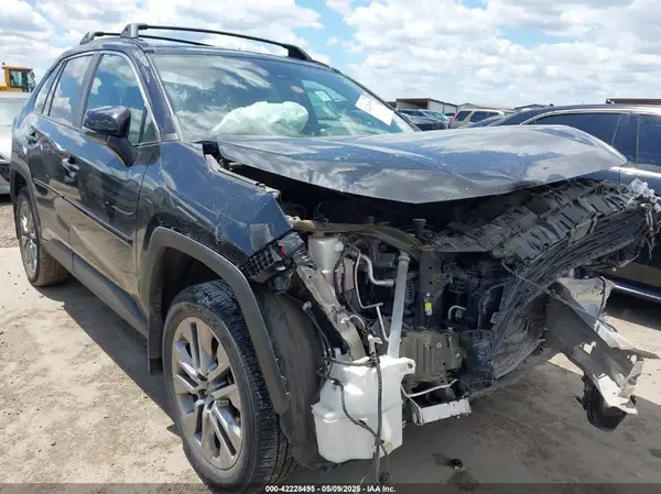 2T3C1RFV1NC205266 2022 TOYOTA RAV 4 - Image 1